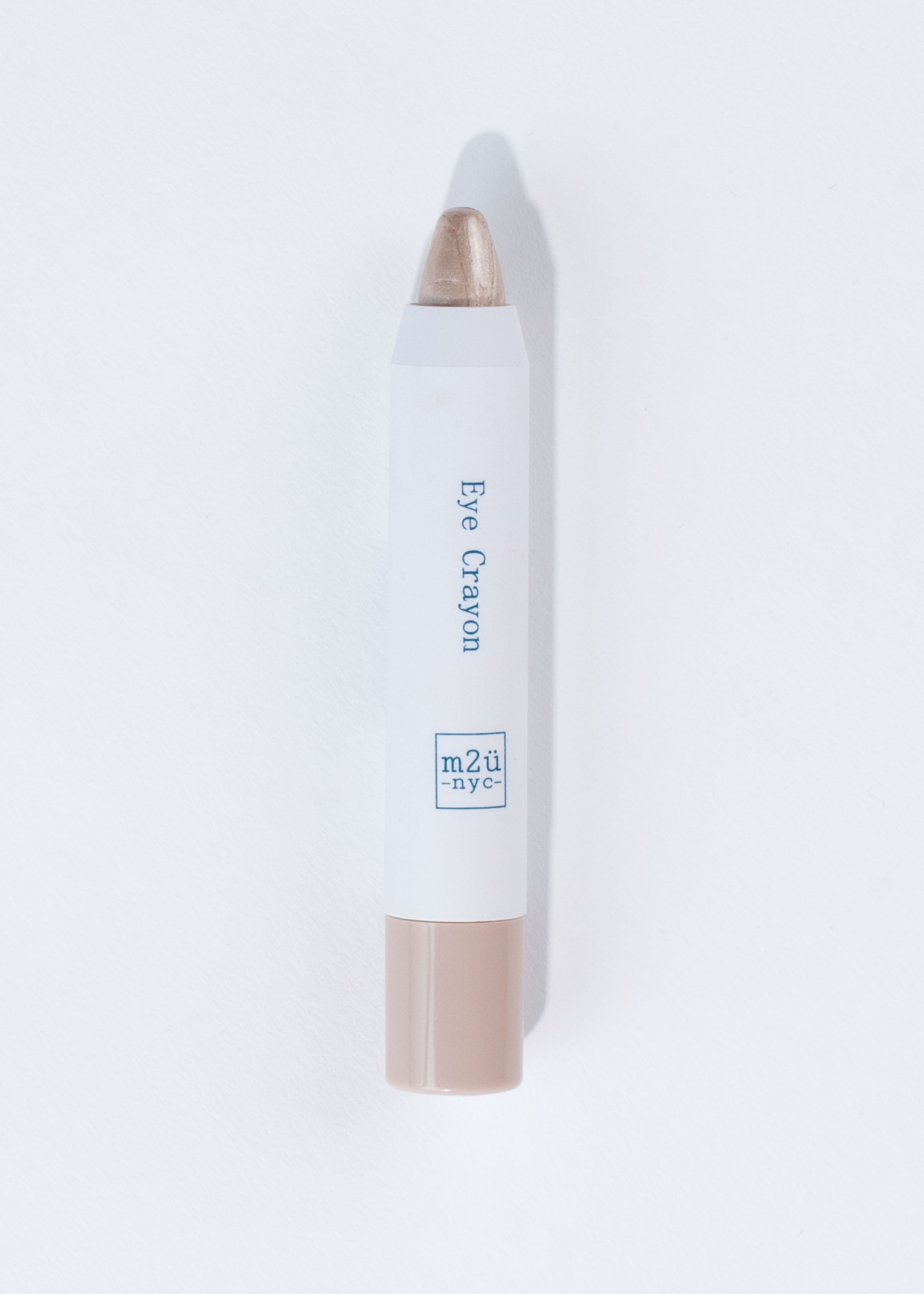 pencil-like eyeshadow crayon in shade champagne