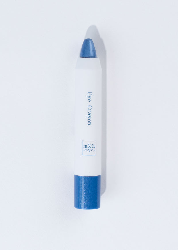 pencil-like eyeshadow crayon in shade electric blue