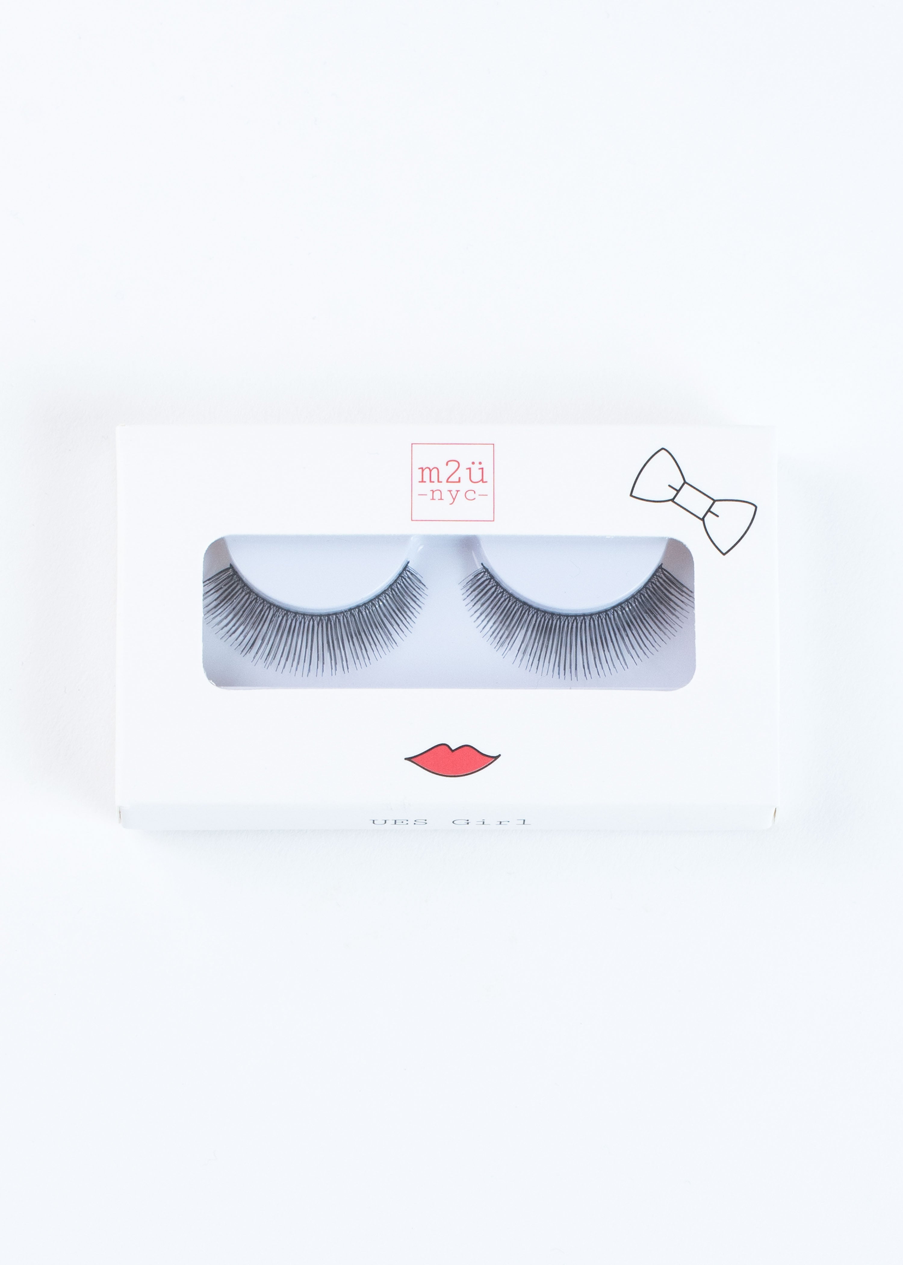 a pair of full-volume style false eyelashes with flared and dense round lashes for a voluminous look
